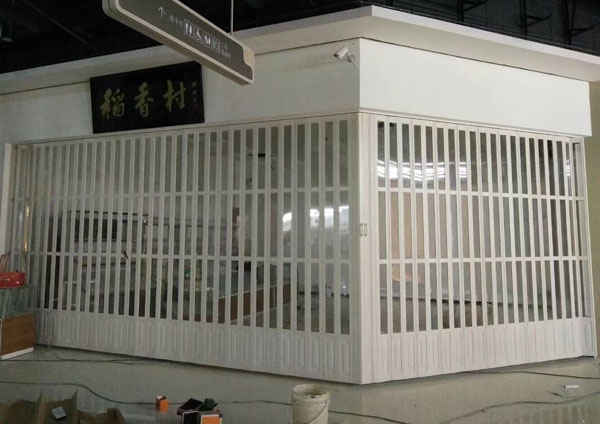 水晶折疊門(mén)安裝效果圖